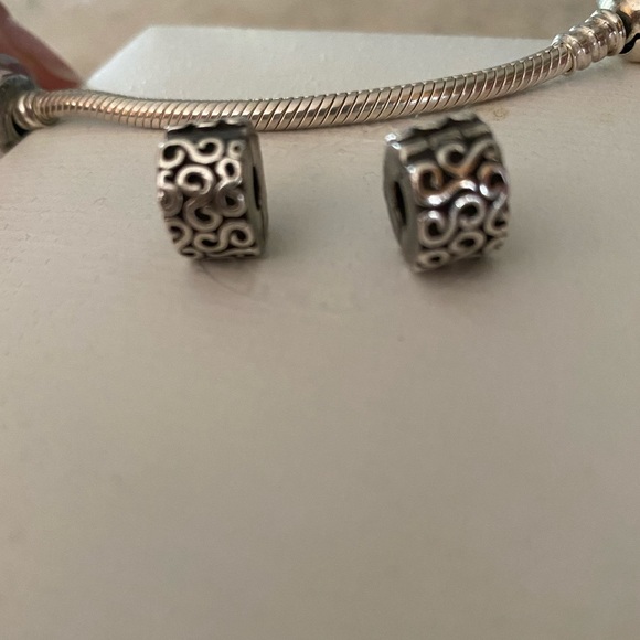 Pandora - Picture 2 of 4